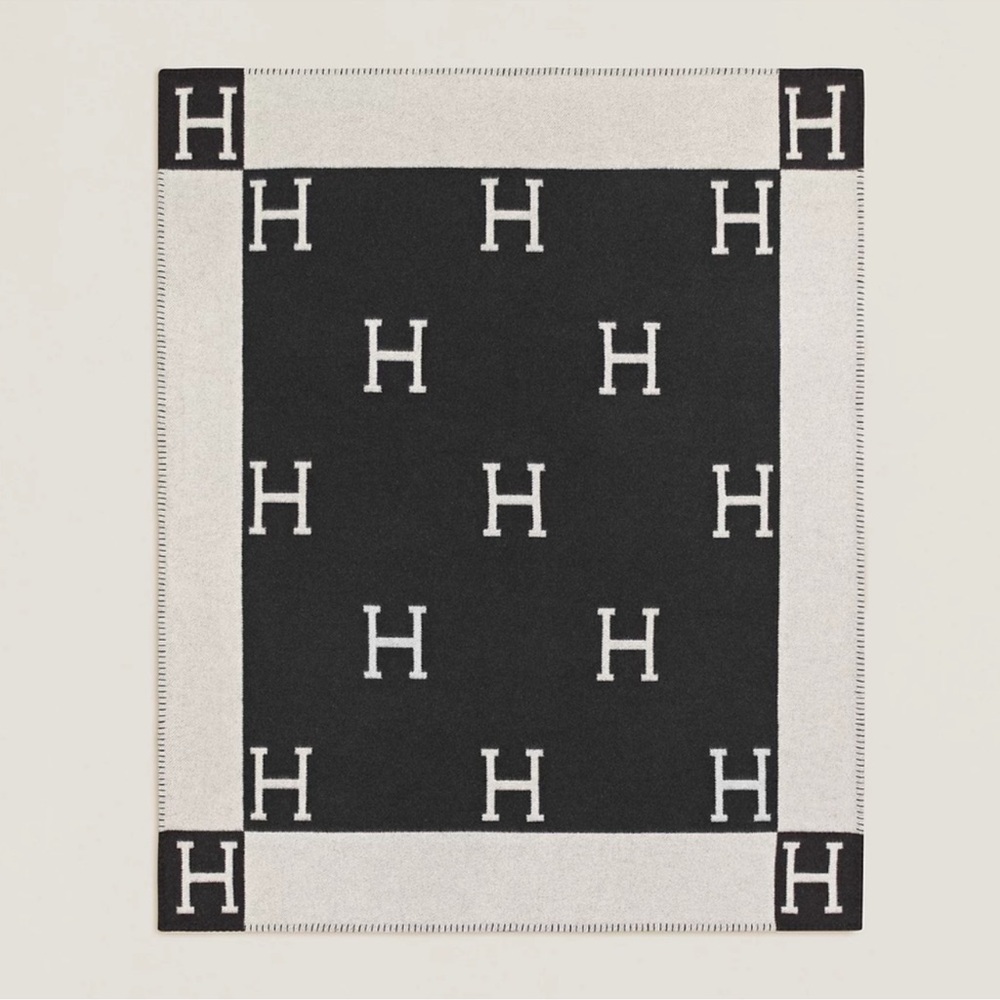 NEW! Hermes Black and Grey Avalon Throw Blanket